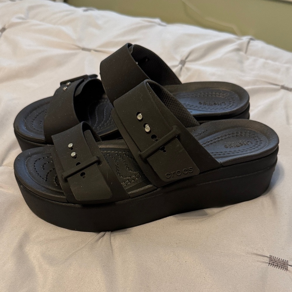 CROCS Black Women's Sandals - Picture 2 of 2
